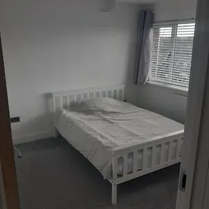 Guest house Gatwick Gateway: Short & Long With Private Parking